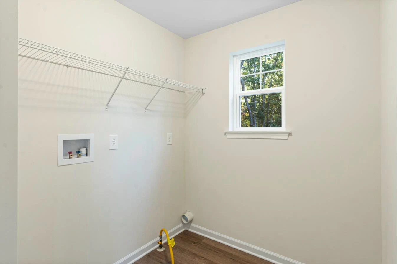 Isabella 1-Car laundry room